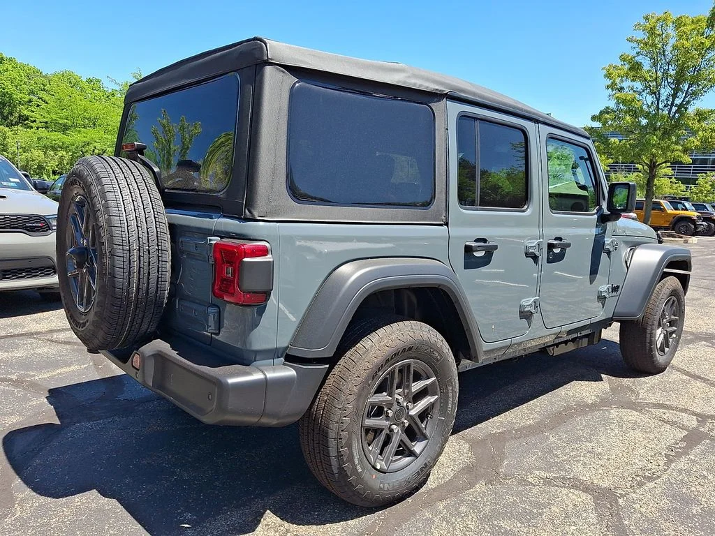 New 2026 Anvil Clear-Coat Exterior Paint Jeep Sport S image 4