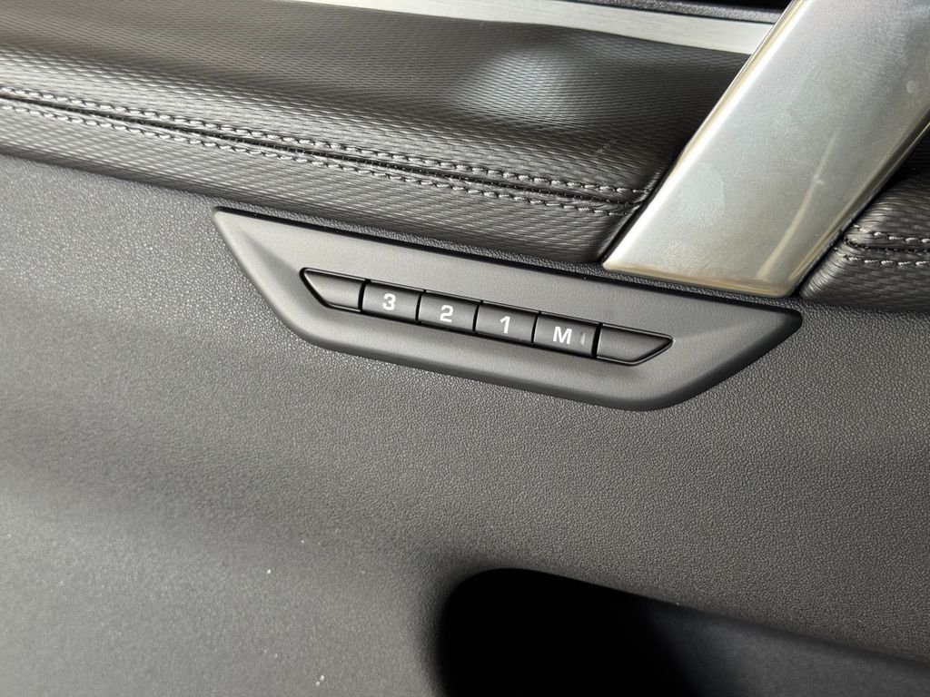 New 2026 White Land Rover Landmark image 12