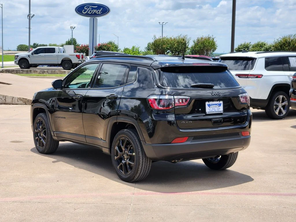 New 2026 Diamond Black Crystal Pearlcoat Jeep Latitude image 3