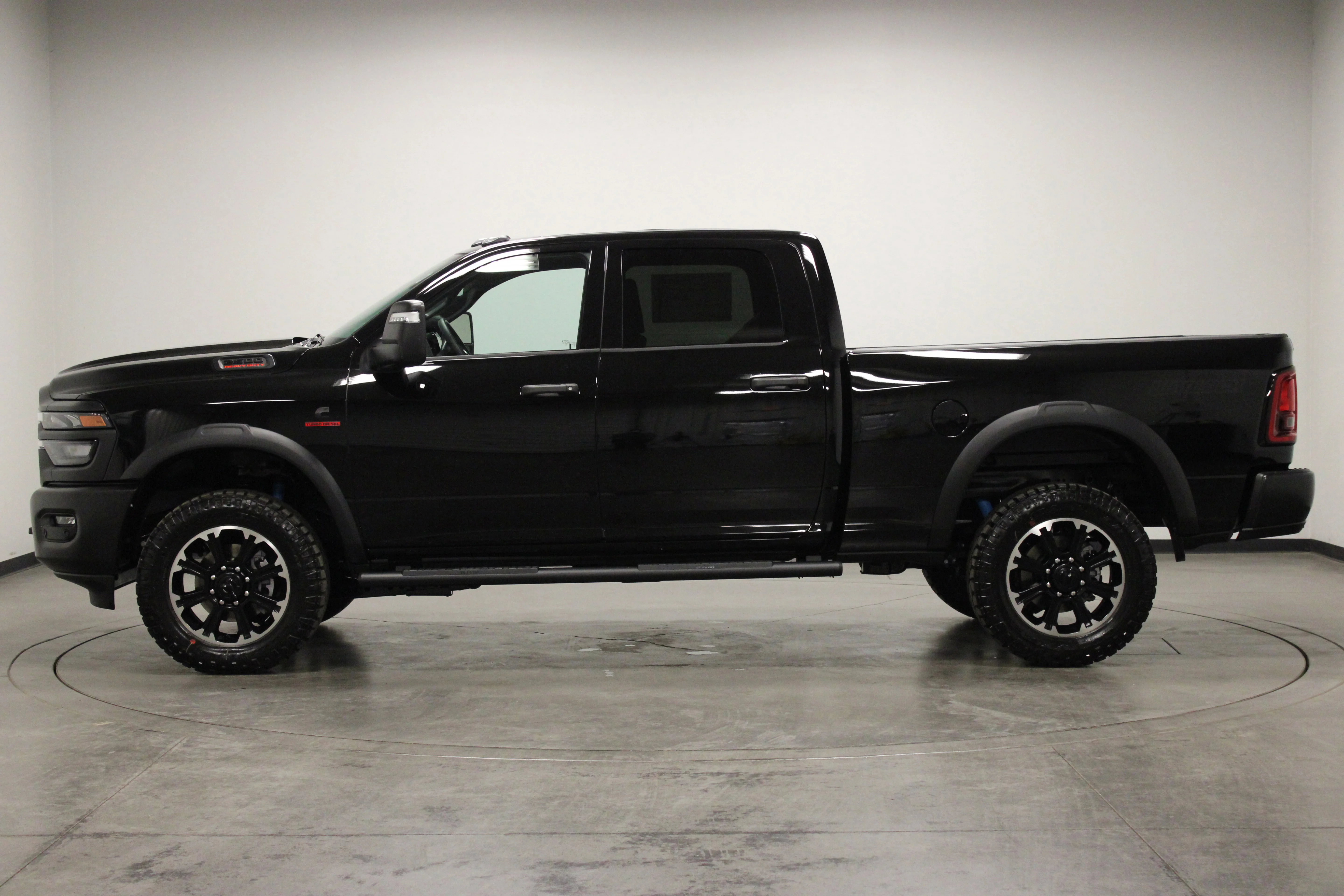 New 2026 Diamond Black Crystal Pearl-Coat Exterior Paint RAM Warlock image 5