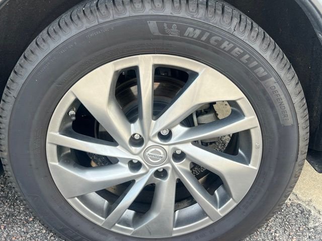 Used 2015 Blue Nissan SL image 10