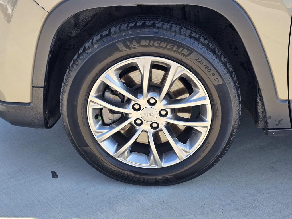 Used 2021 Beige Jeep Latitude Plus image 7