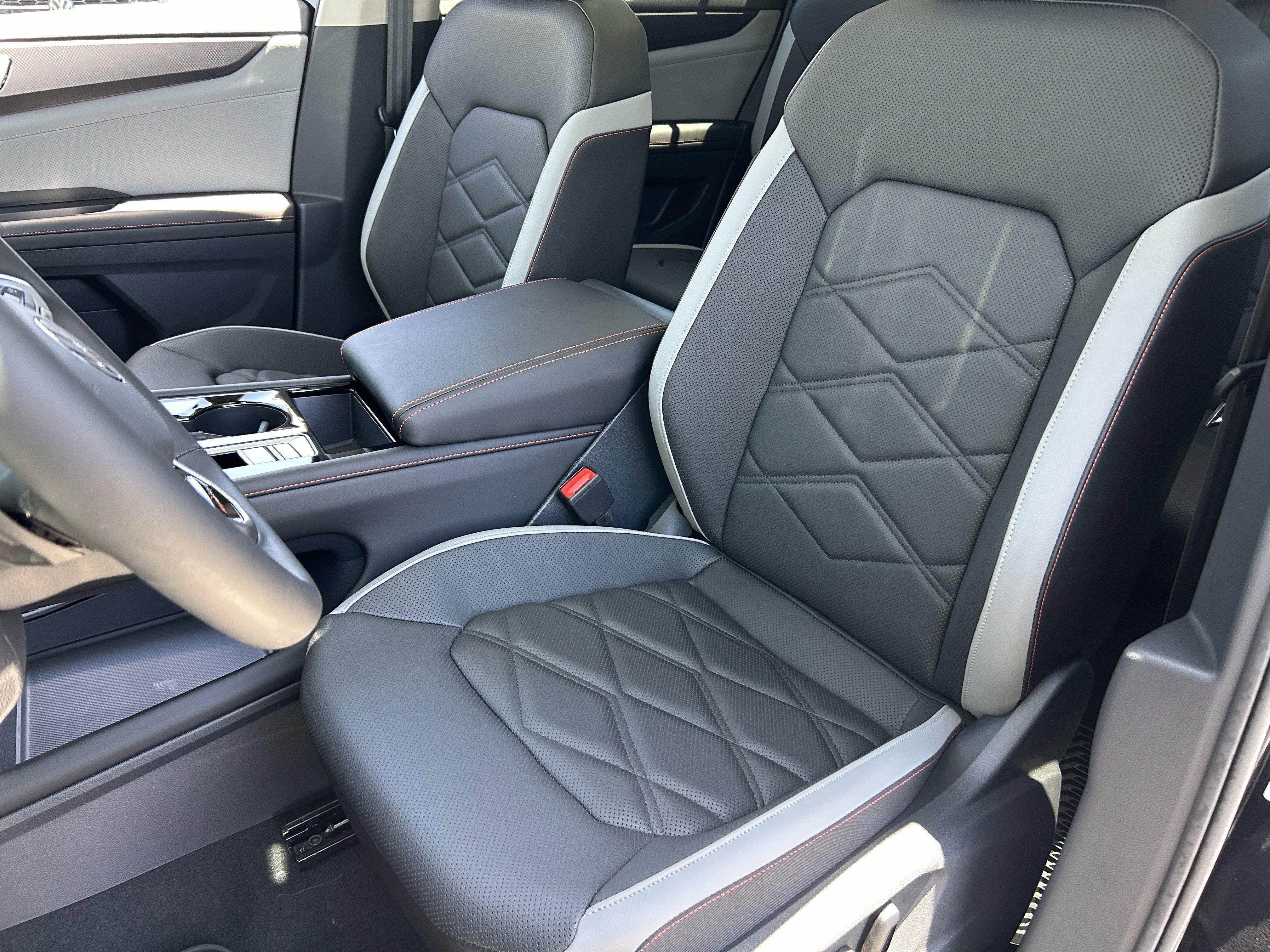 New 2026 Deep Black Pearl Volkswagen 2.0T Peak Edition image 16