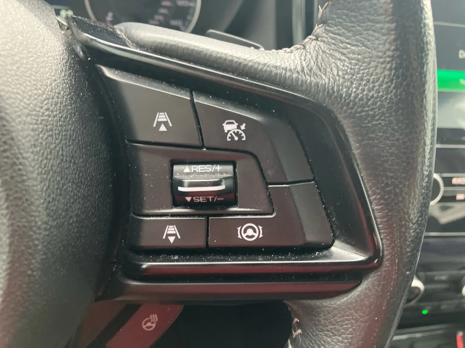 Used 2022 Ice Silver Metallic Subaru Onyx Edition image 21
