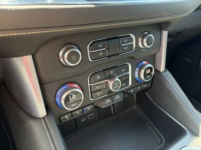 Used 2023 Silver GMC SLT image 21