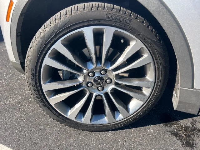 Used 2017 Silver Lincoln Reserve image 17