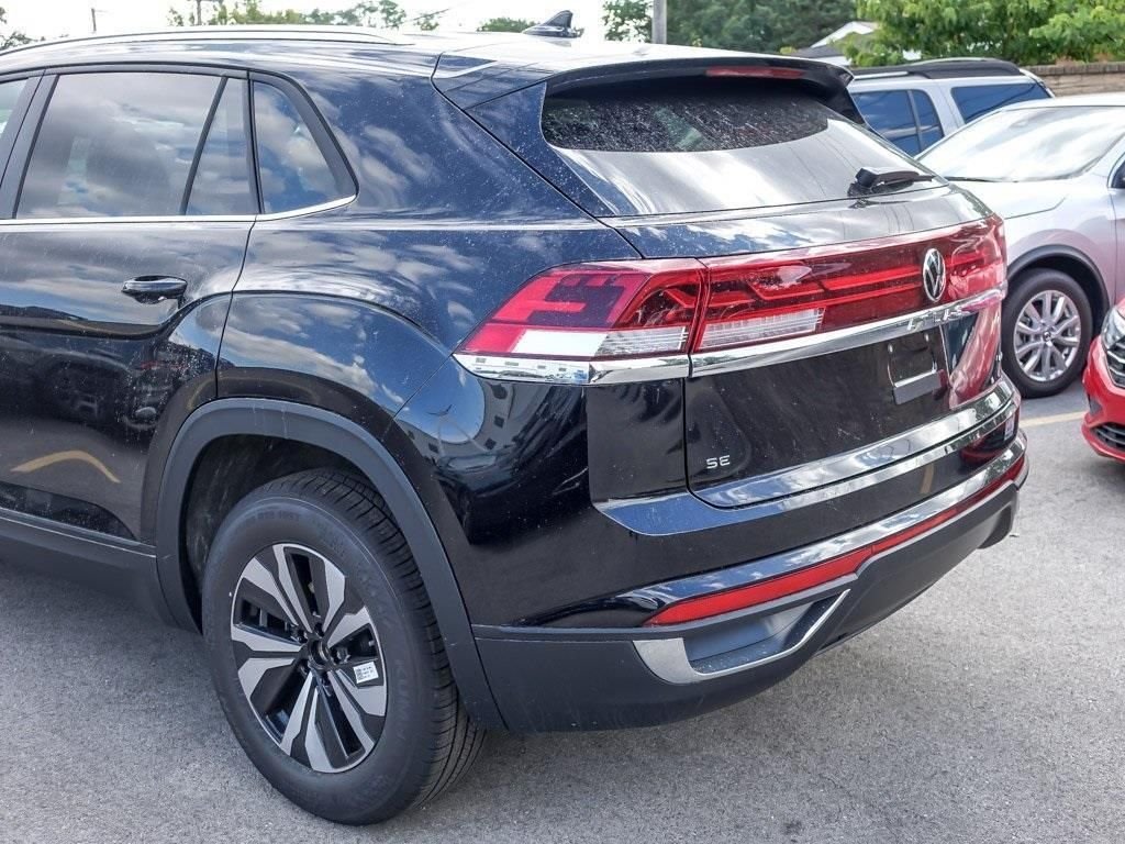 New 2026 Deep Black Pearl Volkswagen 2.0T SE image 7