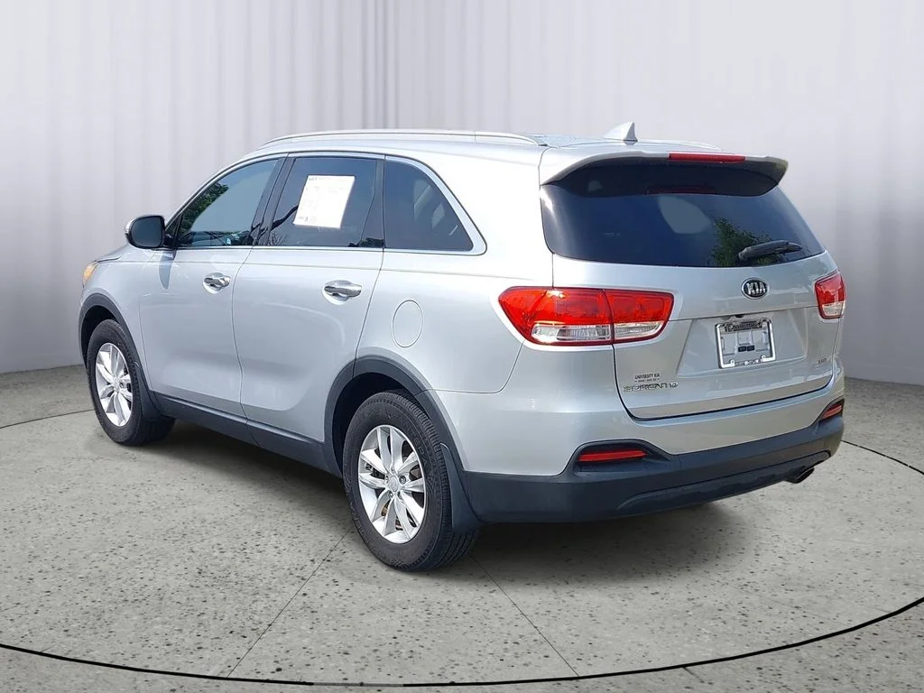 Used 2016 Silver Kia LX image 5