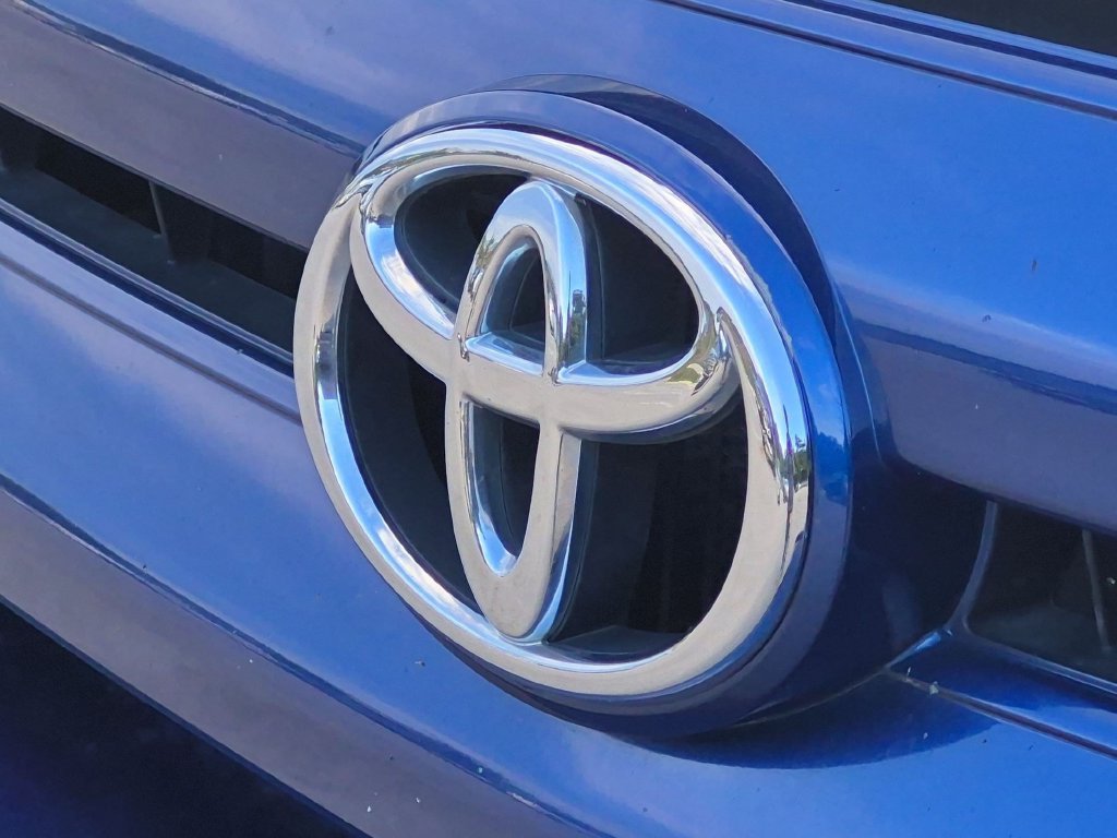 Used 2006  Toyota Limited image 22