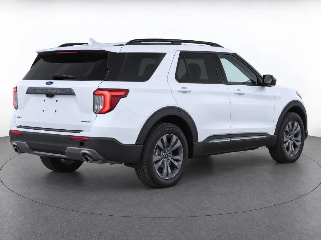 Used 2024 White Ford XLT image 3