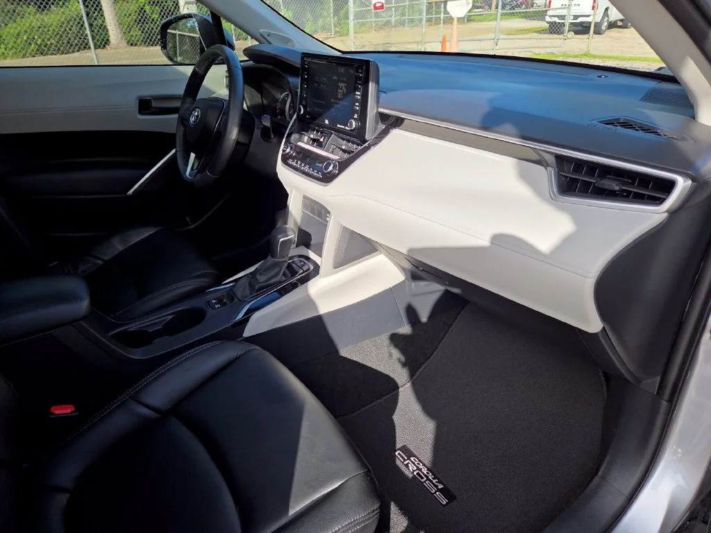 Certified Used 2022 Silver Toyota LE image 13