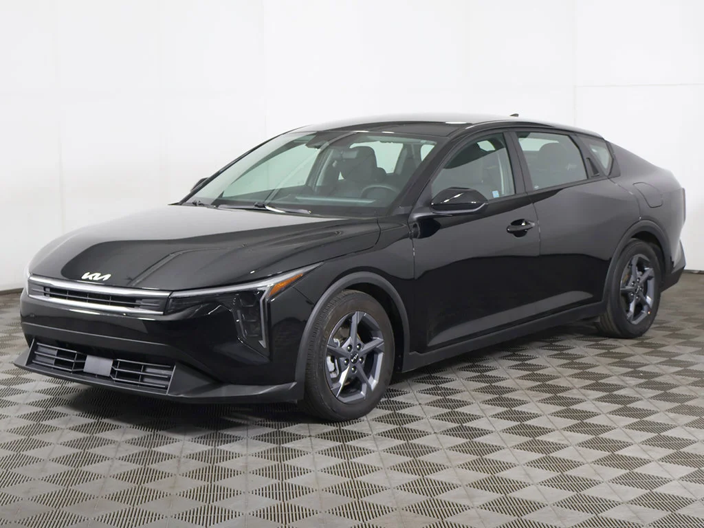 Used 2025 Black Kia LXS image 6