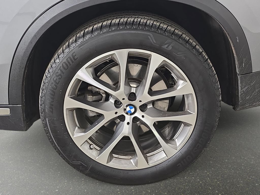 Used 2026 Skyscraper Grey Metallic BMW xDrive40i image 38