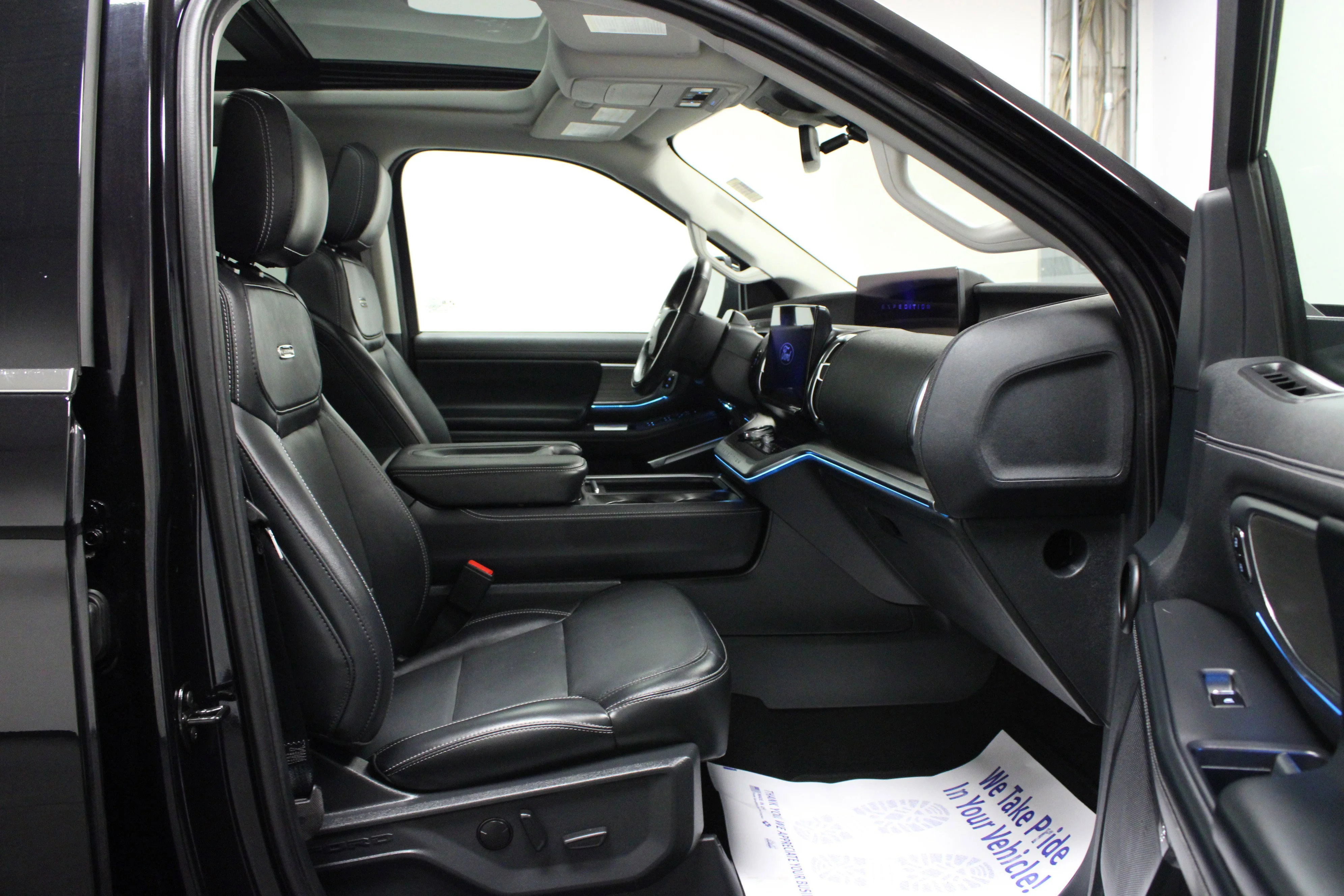 Used 2025 Black Metallic Ford Platinum image 17