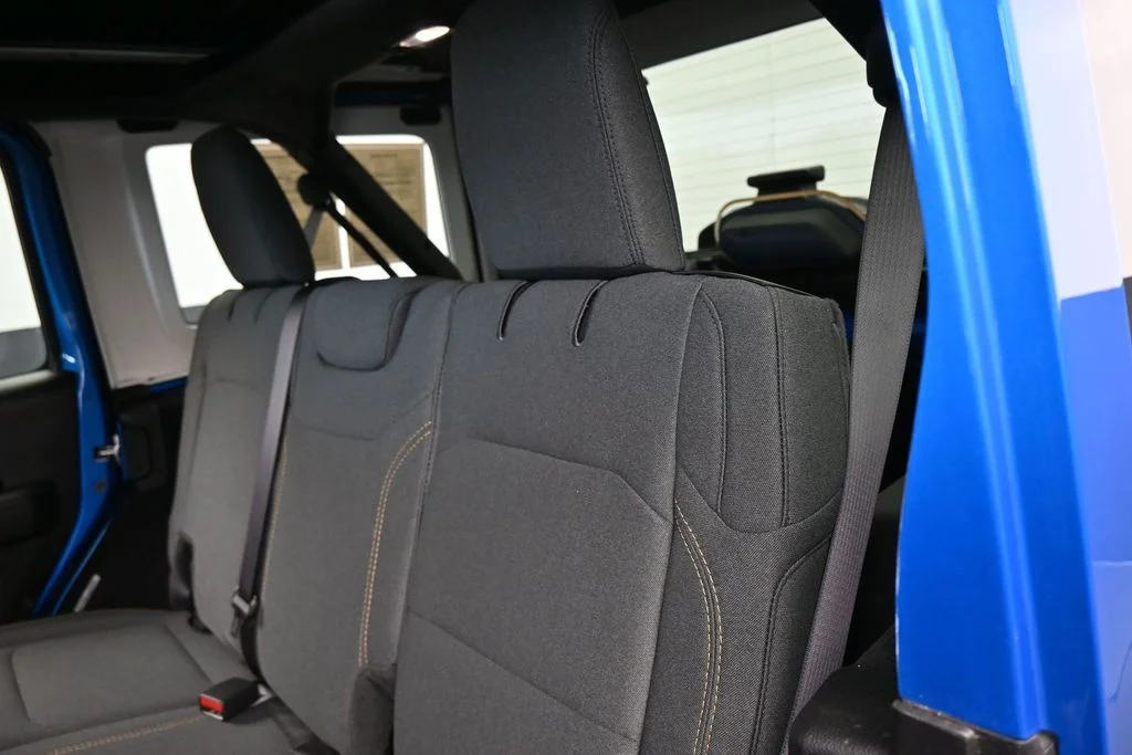 Used 2025 Hydro Blue Pearl Coat Jeep Sport S image 28