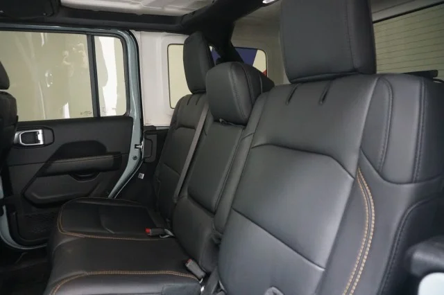 Used 2024 Earl Clear Coat Jeep Sahara image 18