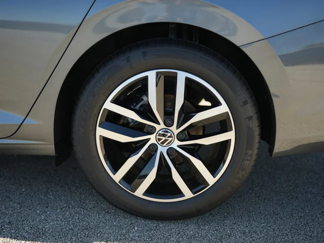 New 2026 Platinum Gray Metallic Volkswagen 1.5T SE image 11