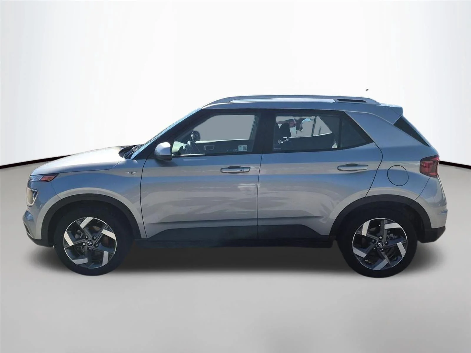 Used 2024 Shimmering Silver Hyundai SEL image 2