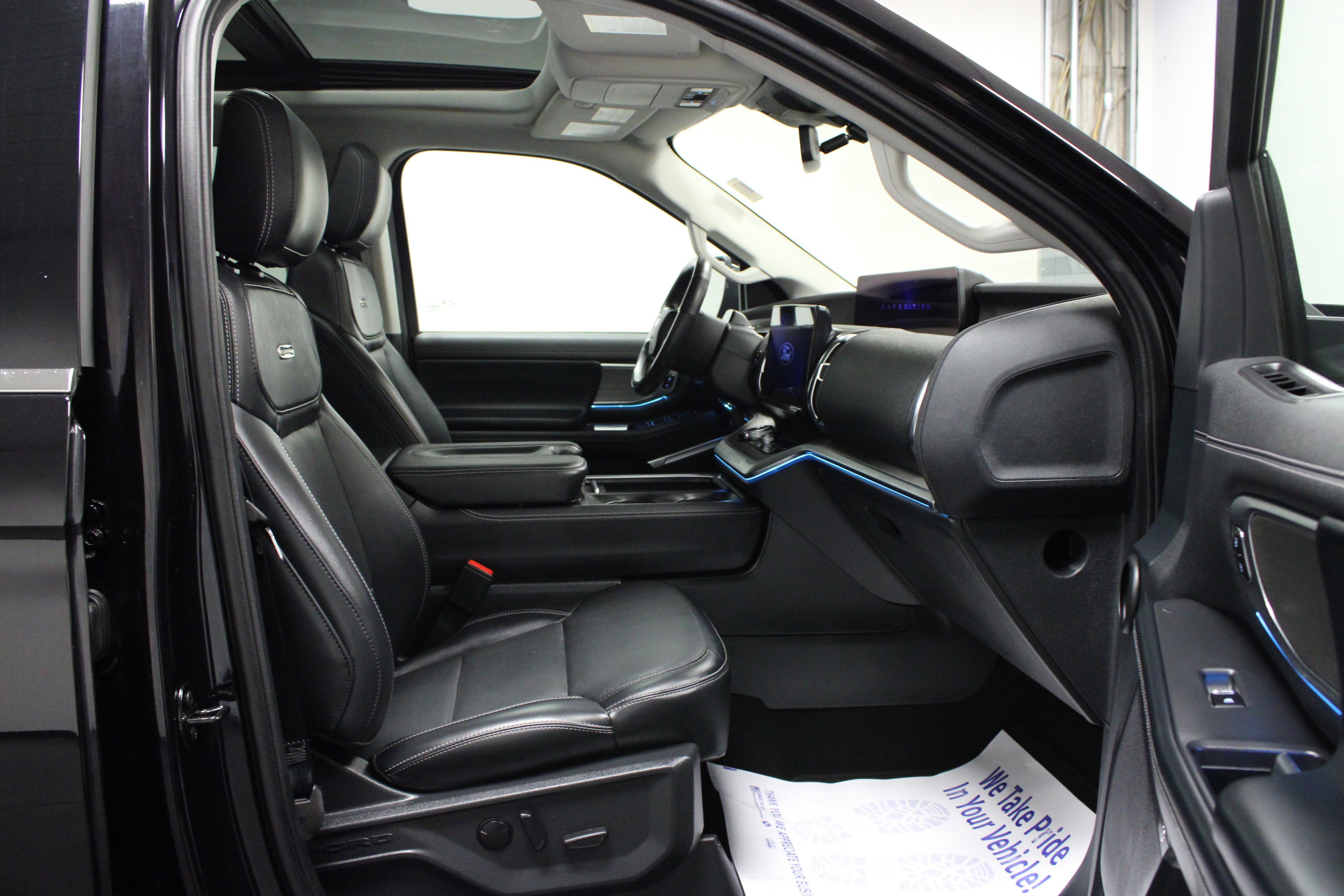 Used 2025 Black Metallic Ford Platinum image 17