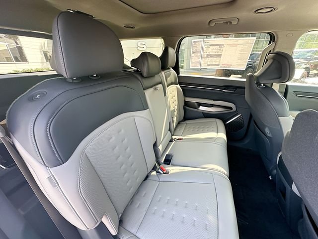New 2026 Glacial White Pearl Kia Wind AWD image 29