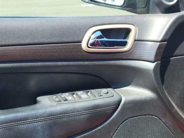 Used 2014 Red Jeep Laredo image 11