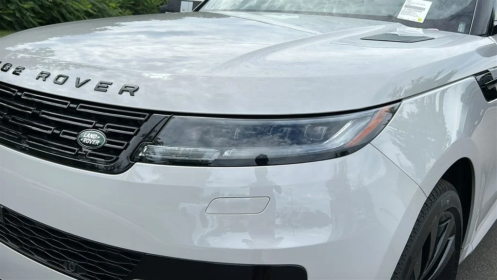 New 2027 Borasco Grey LAND ROVER Dynamic SE image 9