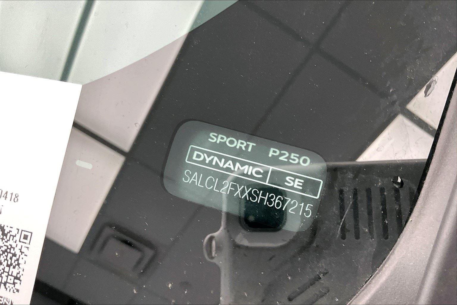 Used 2025  Land Rover Dynamic SE image 9