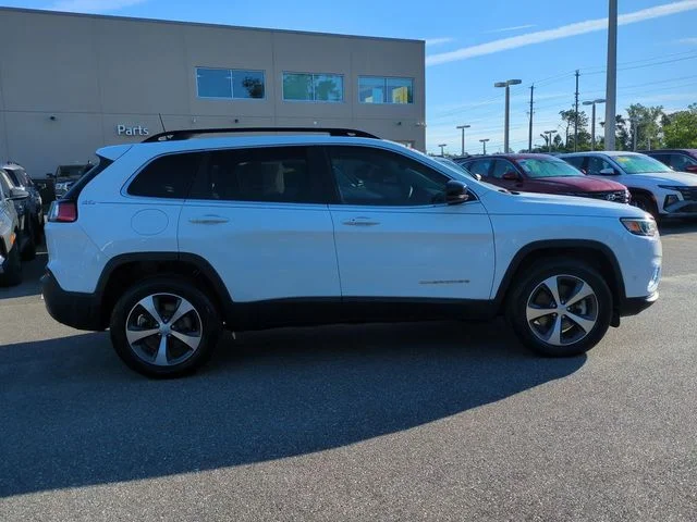 Used 2022 White Jeep Limited image 4