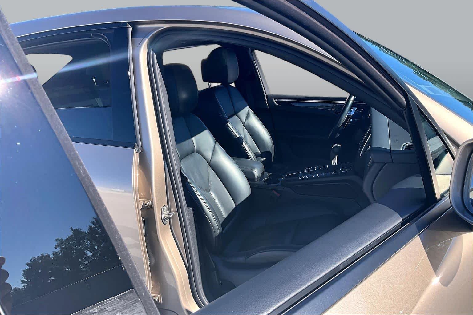 Used 2017 Palladium Metallic Porsche  image 9