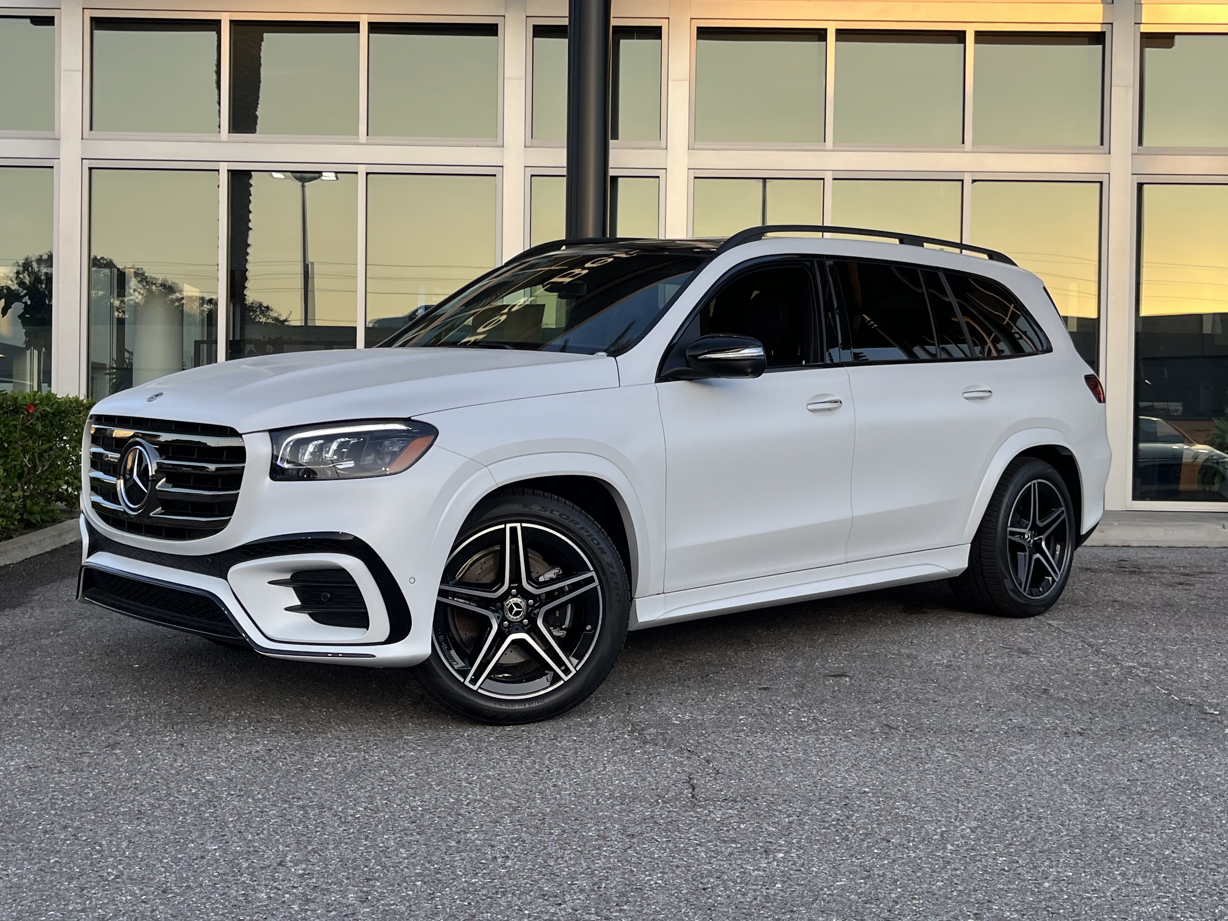 New 2026 MOONLIGHT WHITE Mercedes-Benz GLS 450 image 2
