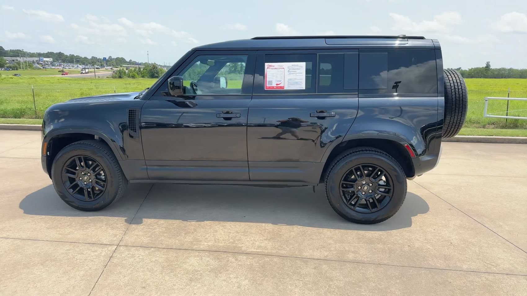 Used 2025 Black Land Rover S image 6