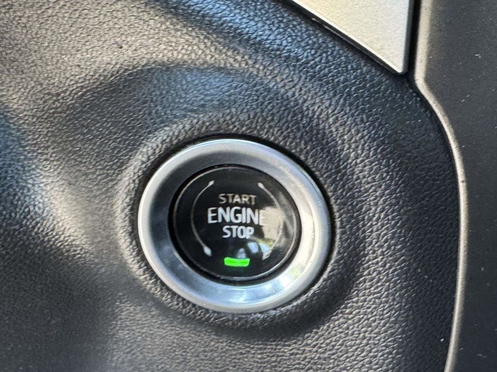 Used 2019 White Chevrolet LT image 9