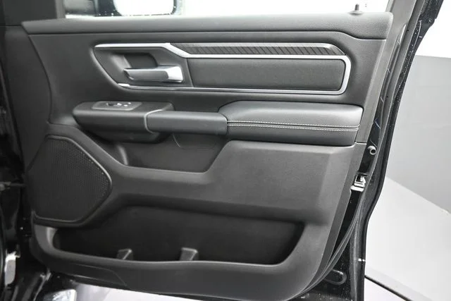 New 2026 Diamond Black Crystal Pearl-Coat Exterior Paint RAM Big Horn/Lone Star image 21
