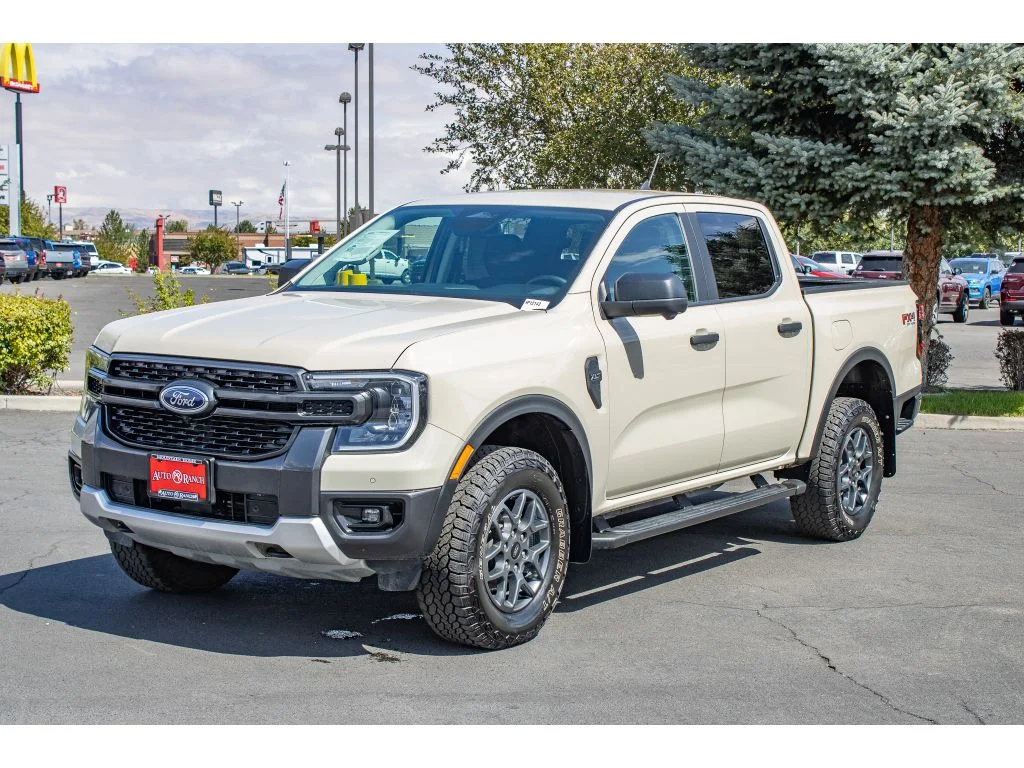 Used 2025 Desert Sand Ford XLT image 4