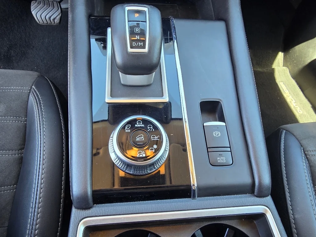 Used 2024 Gray Mitsubishi SE image 25