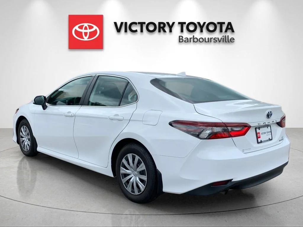 Used 2022 White Toyota LE image 3