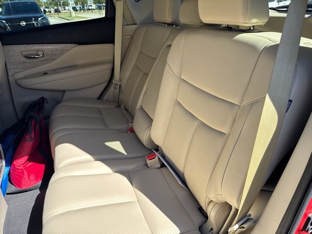 Used 2019 Red Nissan SL image 6