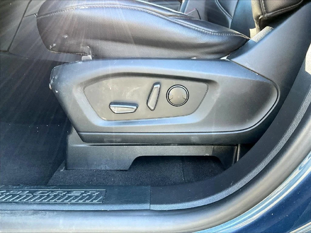 Used 2020 Blue Ford XLT image 39