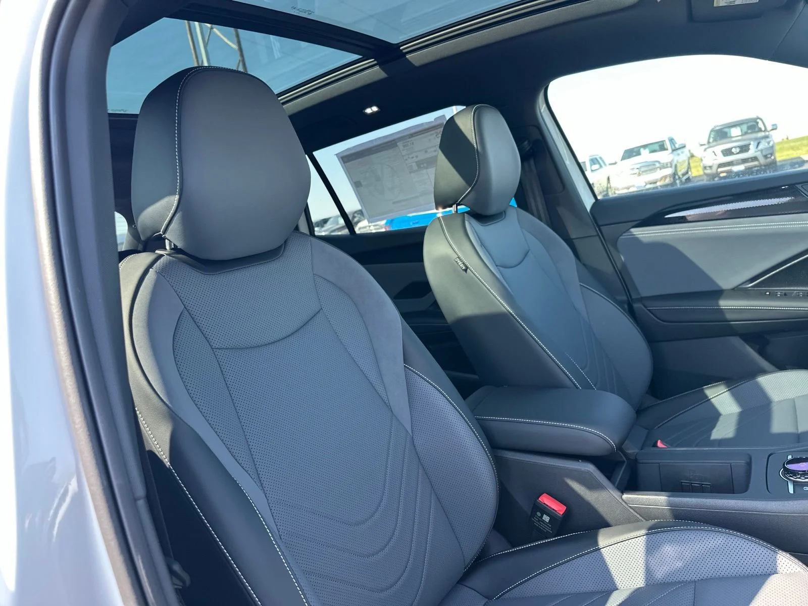 New 2026 White/off-white Volkswagen 2.0T SE R-Line Black image 38