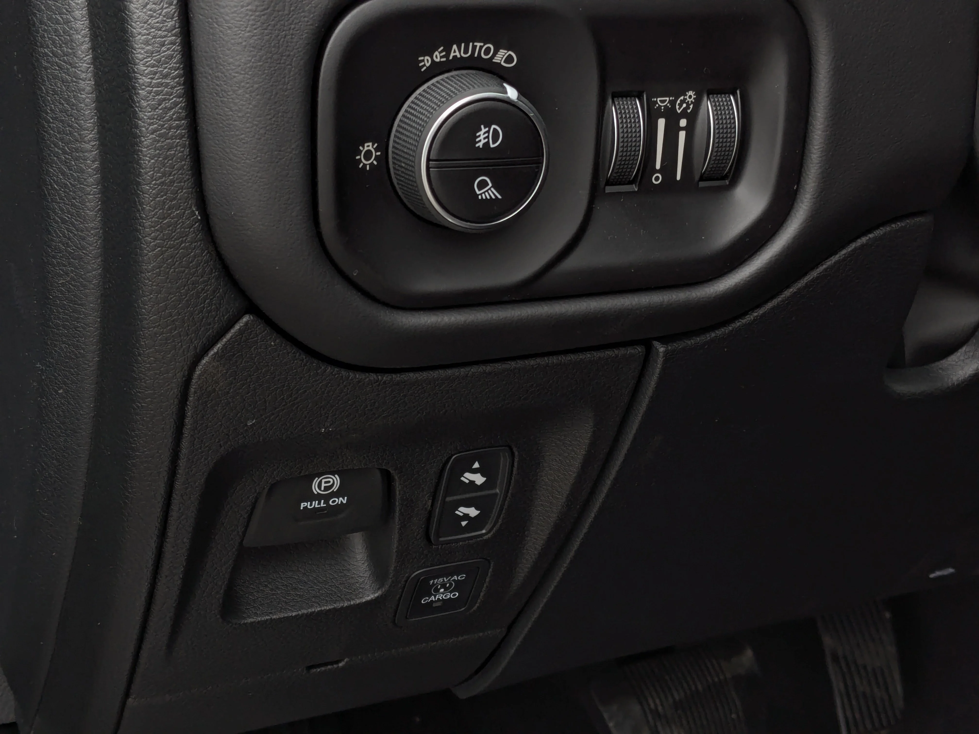 New 2026 Black RAM Limited - PANO SUNROOF - HEADS UP DISPLAY - RAMBOX CARGO - NIGHT EDITION & TONS MORE! image 16