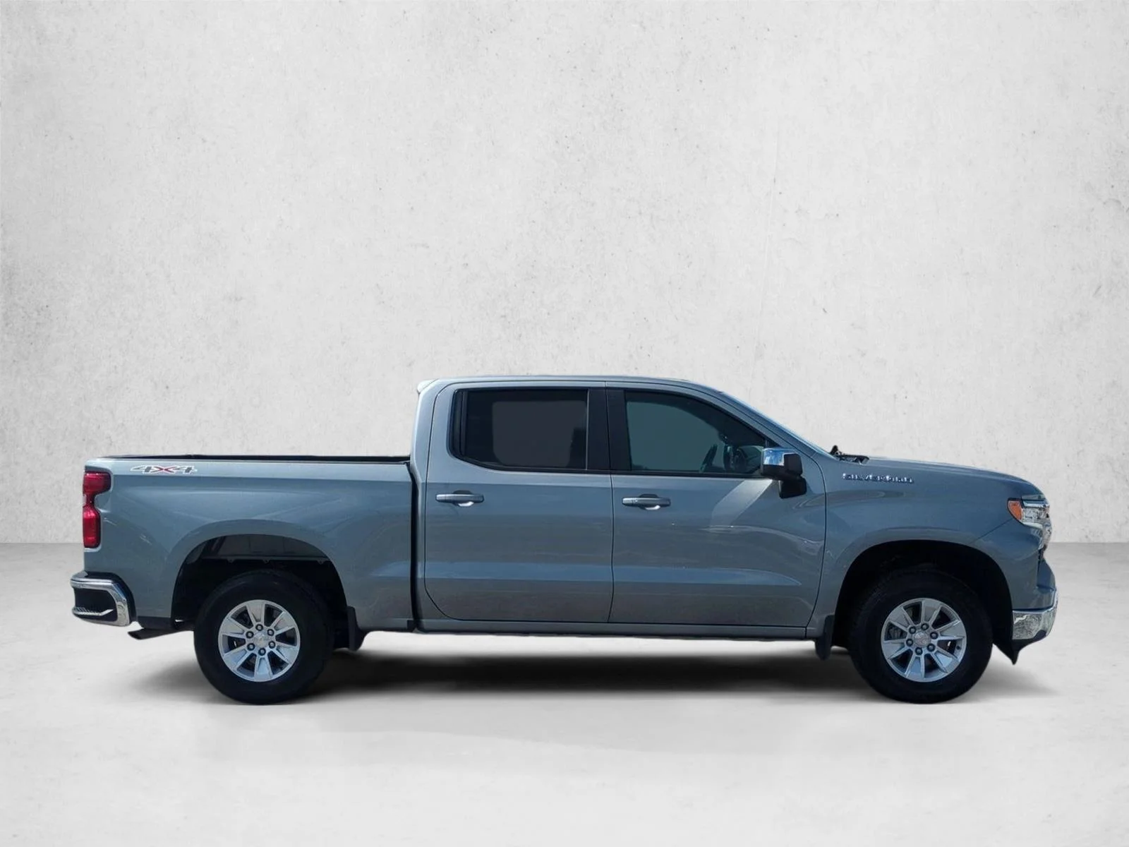 Used 2025 Sterling Gray Metallic Chevrolet LT image 4