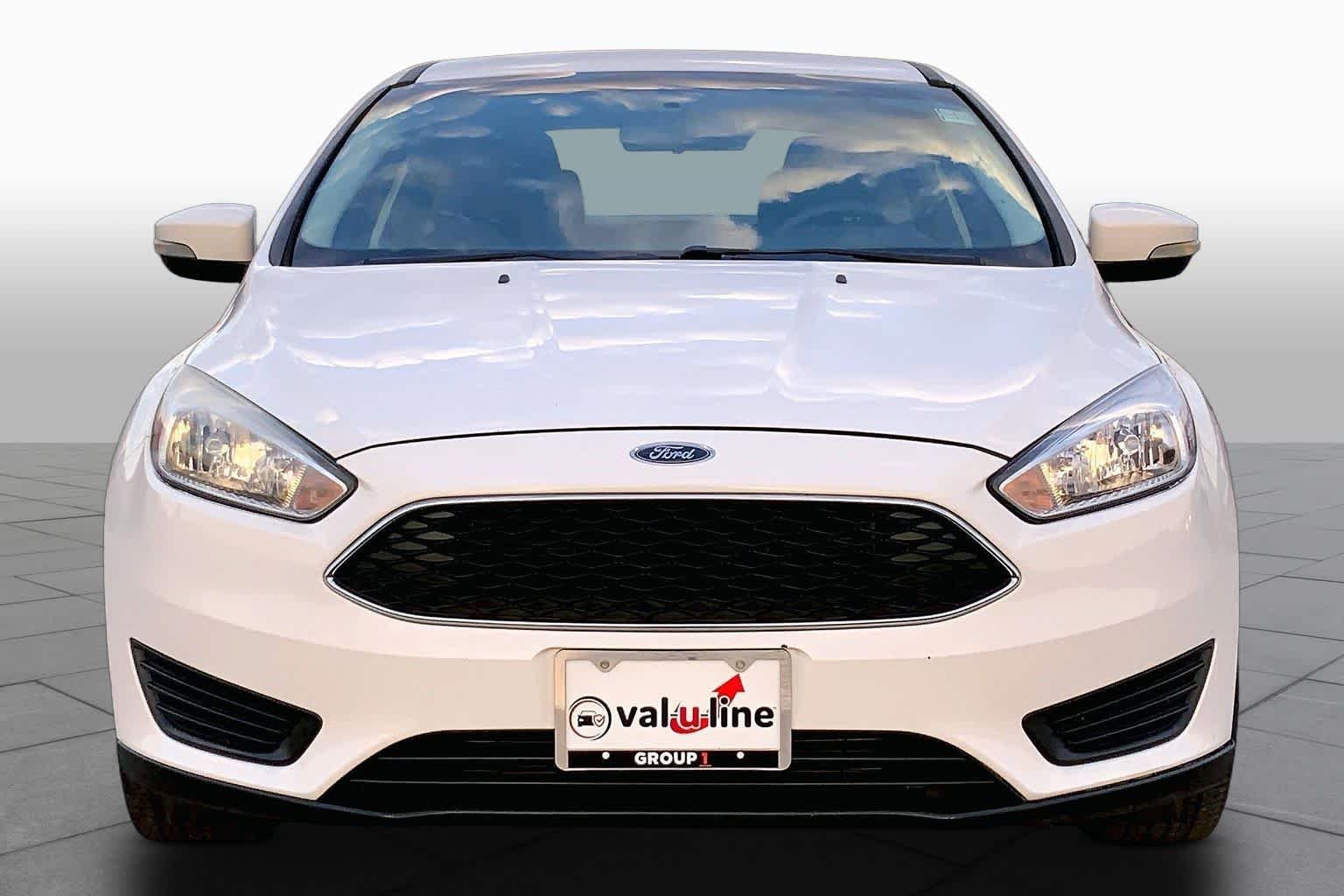Used 2017 Oxford White Ford SE image 4