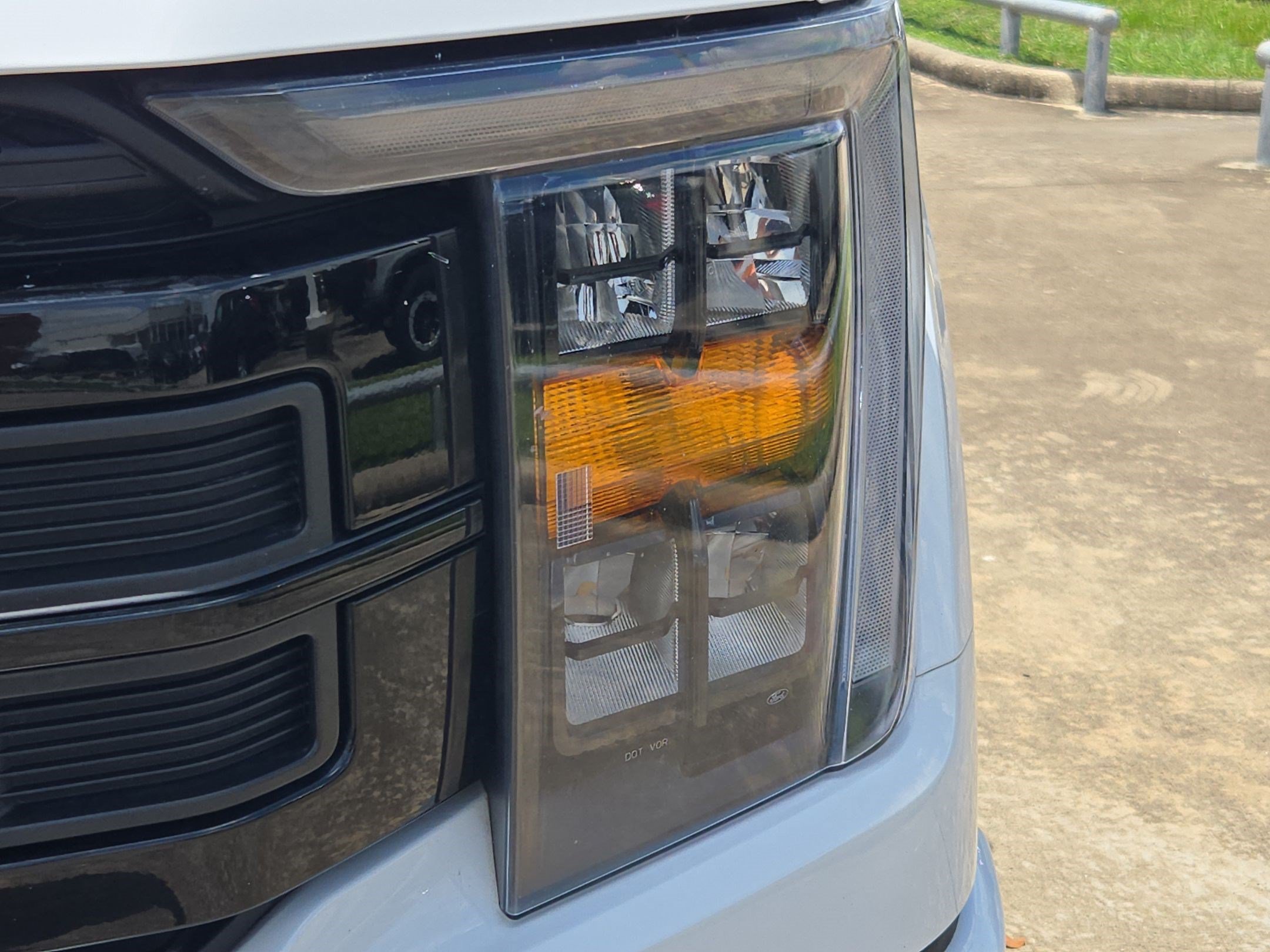 Used 2023 Oxford White Ford XLT image 9