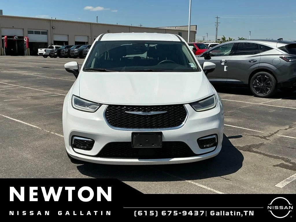 Used 2023 White Chrysler Touring L image 3