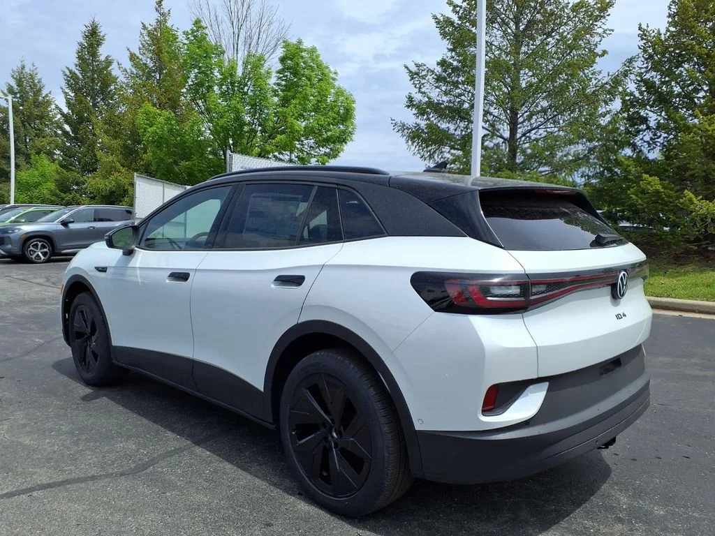 New 2026 Opal White with Black Roof Volkswagen Pro S Plus image 4