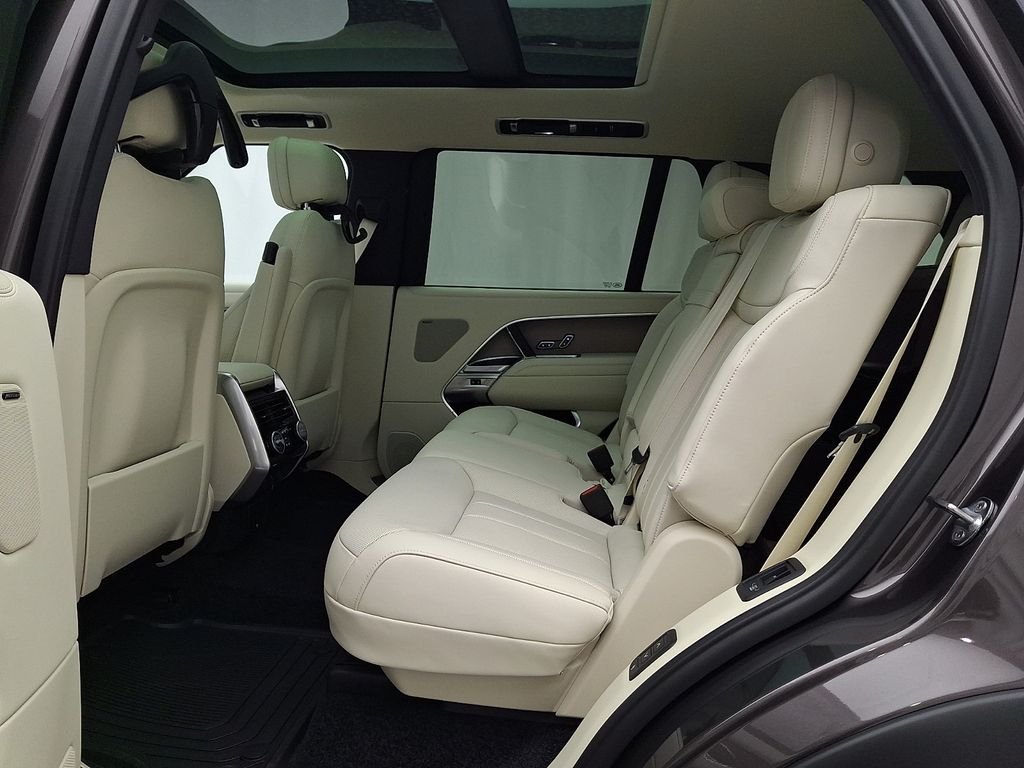New 2026 Charente Grey Land Rover SE image 6