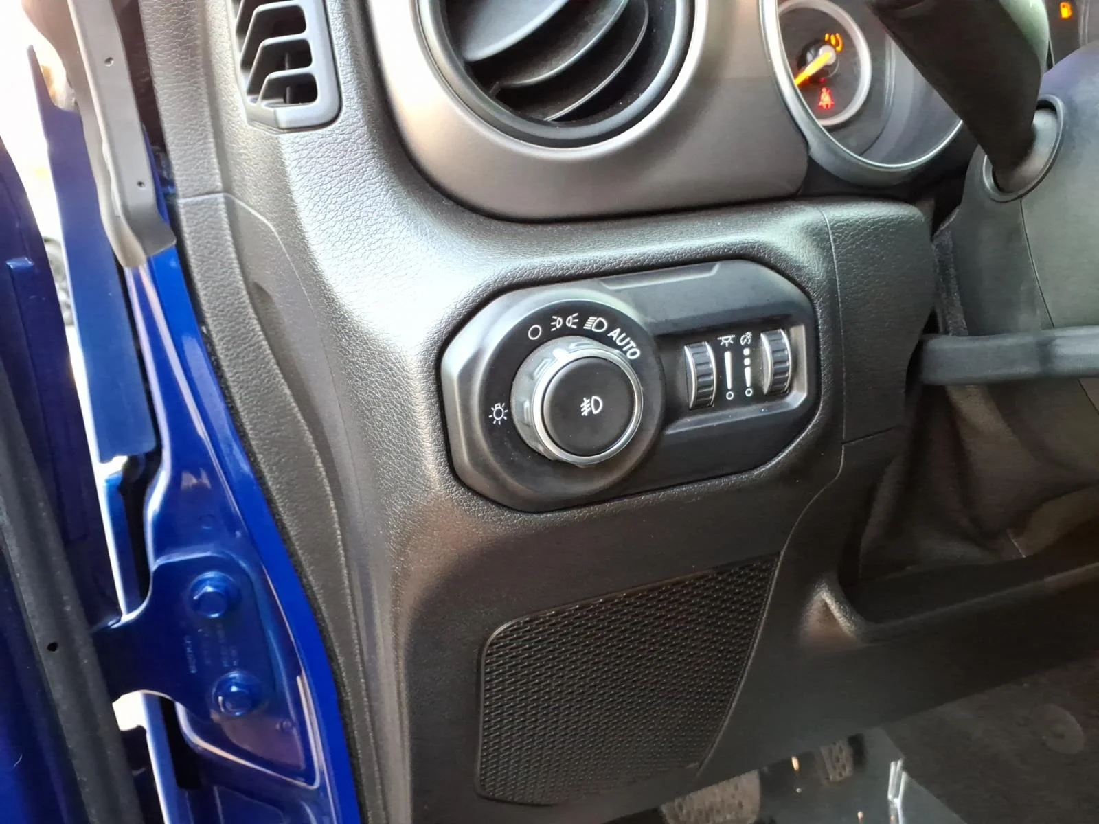 Used 2020 Ocean Blue Metallic Clear Coat Jeep Sport S image 19