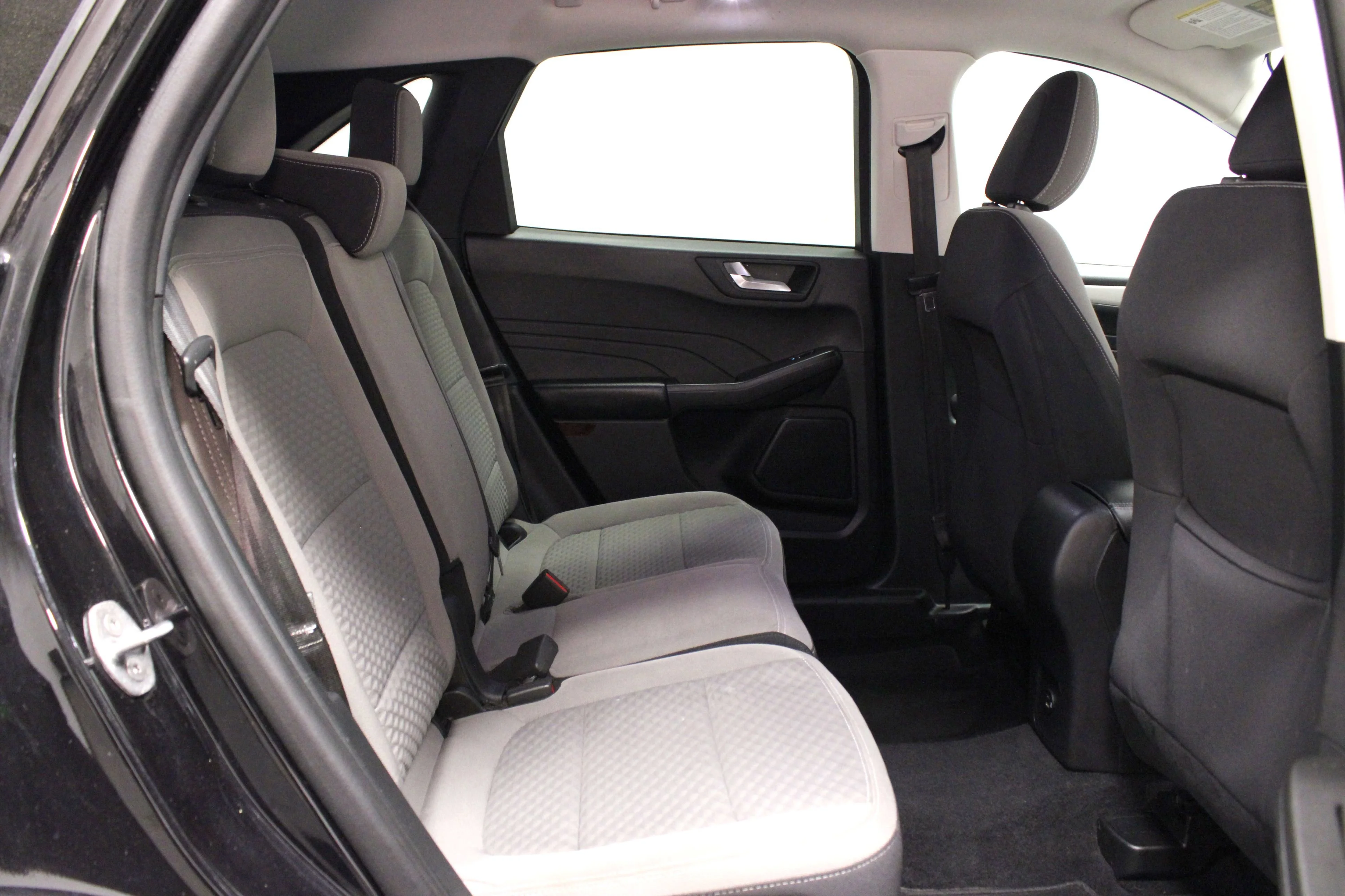 Used 2021 Agate Black Metallic Ford SE image 14