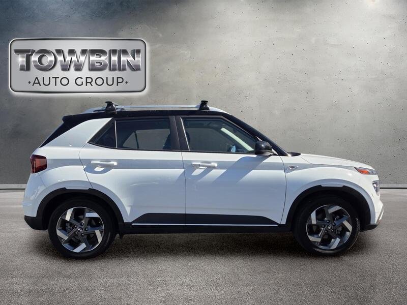 Used 2022 White Hyundai Limited image 7