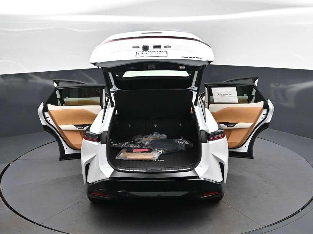 New 2026 Oxygen White Lexus  350e PREMIUM image 48